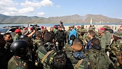 ABD Venezuela ordusu ile temas halinde: Maduro'yu terk edin