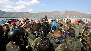 ABD Venezuela ordusu ile temas halinde: Maduro'yu terk edin