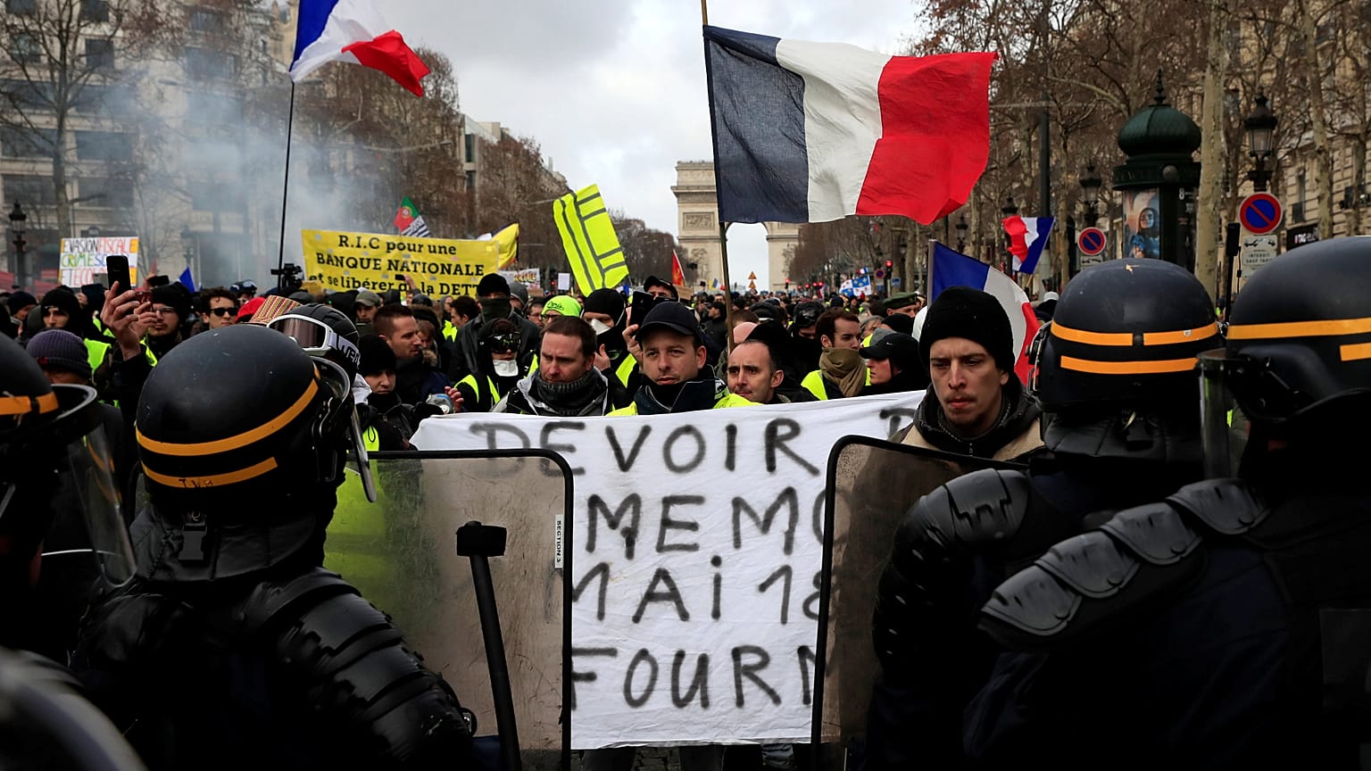 sarı yelekliler paris