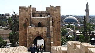 بدعم روسي .. أرمينيا ترسل إلى سوريا فريقاً يضم خبراء ألغام وأطباء