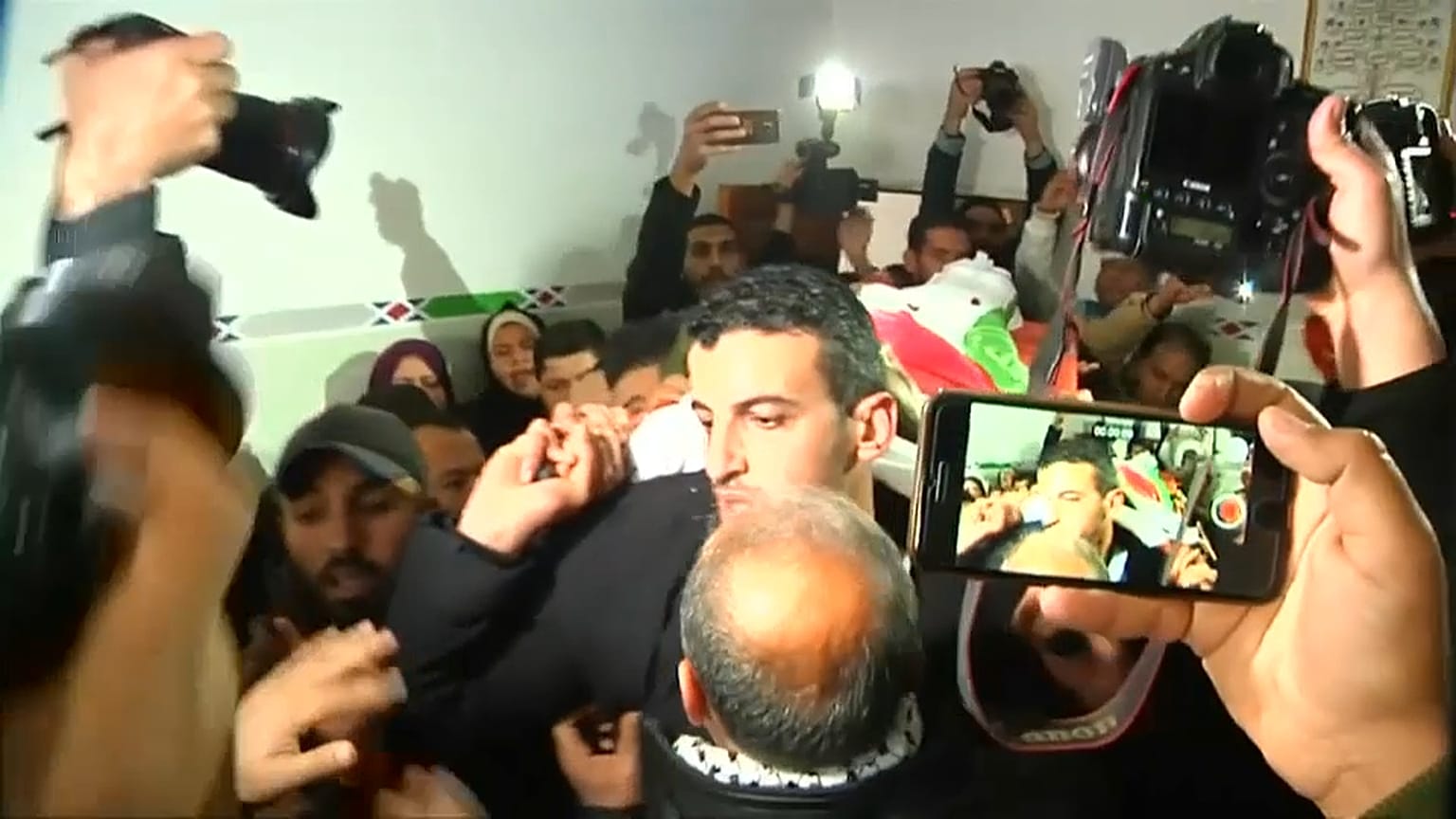 لقطة من جنازة التشييع 