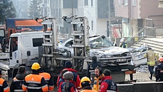 İstanbul Kartal'da bina çöktü