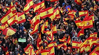 شاهد: اليمين المتطرف في مدريد يطالب باستقالة رئيس الوزراء الاشتراكي