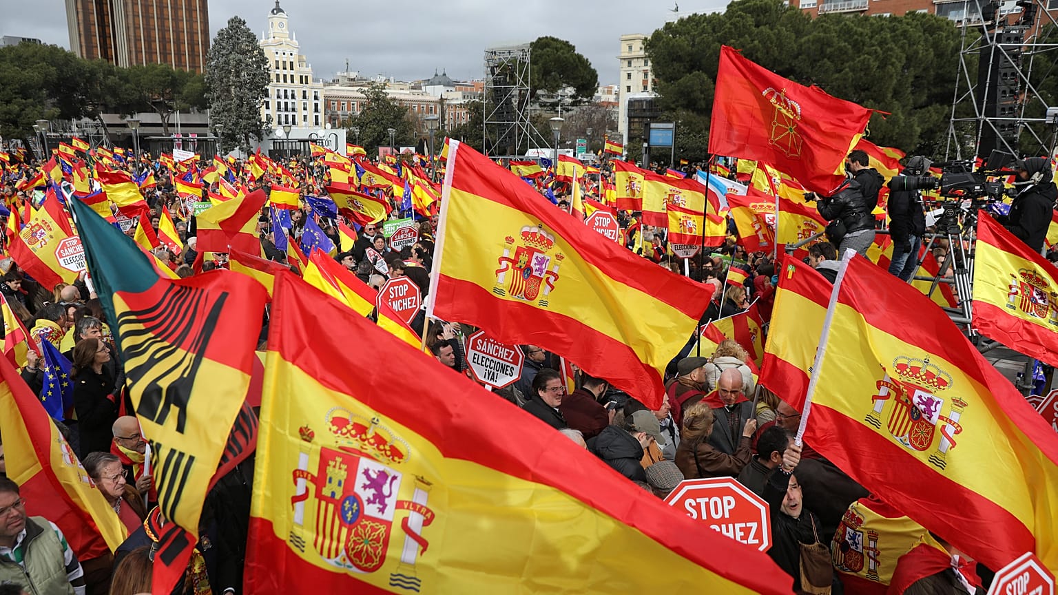 Was macht Frankreichs Ex-Premier Manuel Valls auf der Demo in Madrid?