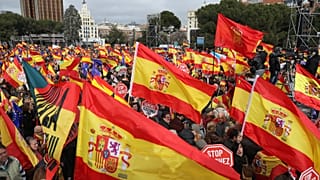 Was macht Frankreichs Ex-Premier Manuel Valls auf der Demo in Madrid?