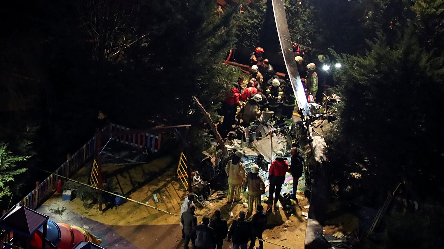 Hubschrauber stürzt auf Wohnviertel  in Istanbul: 4 Tote
