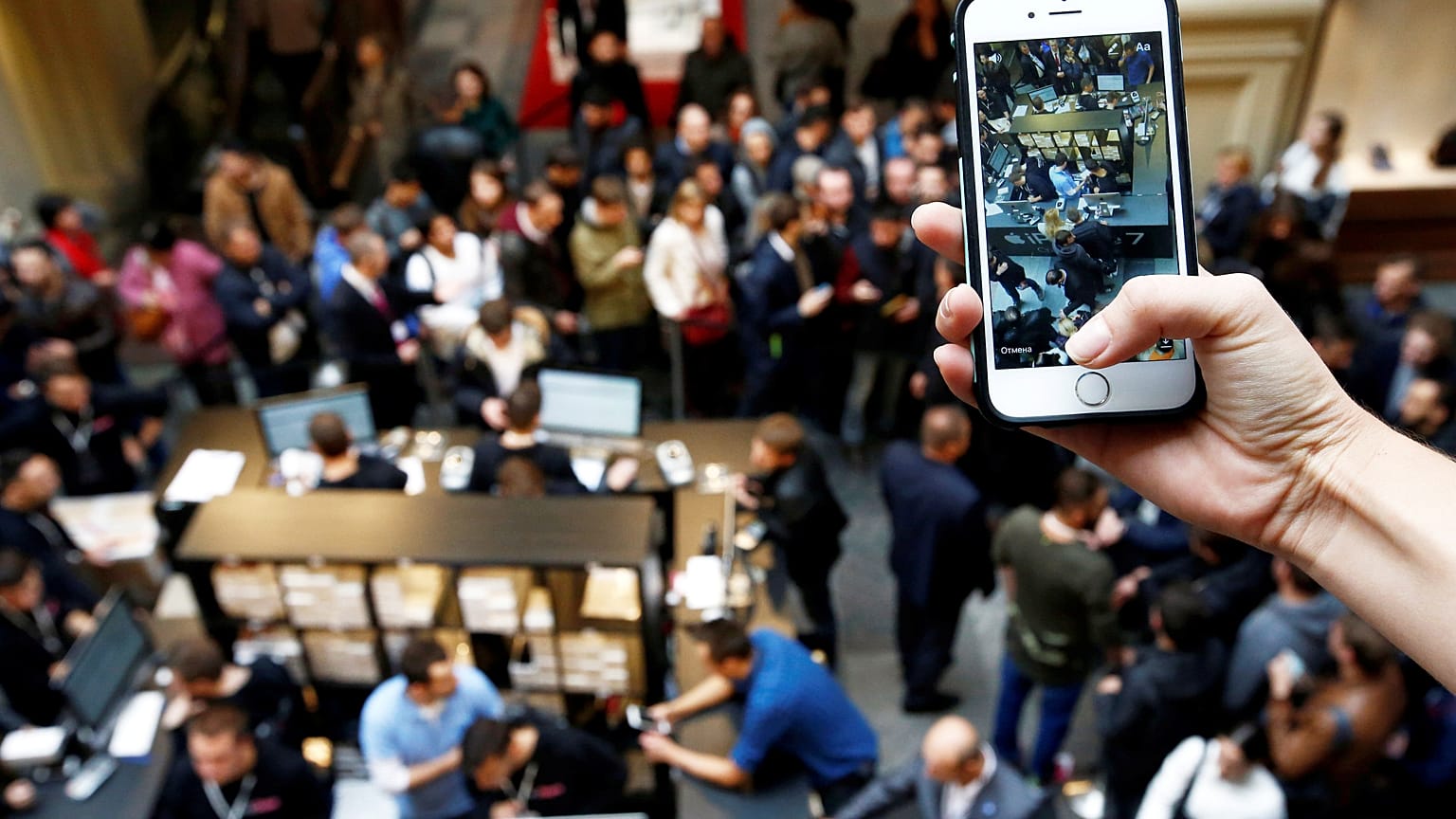 iPhone satışları yüzde 20 düştü, Huawei satışları yüzde 23 arttı