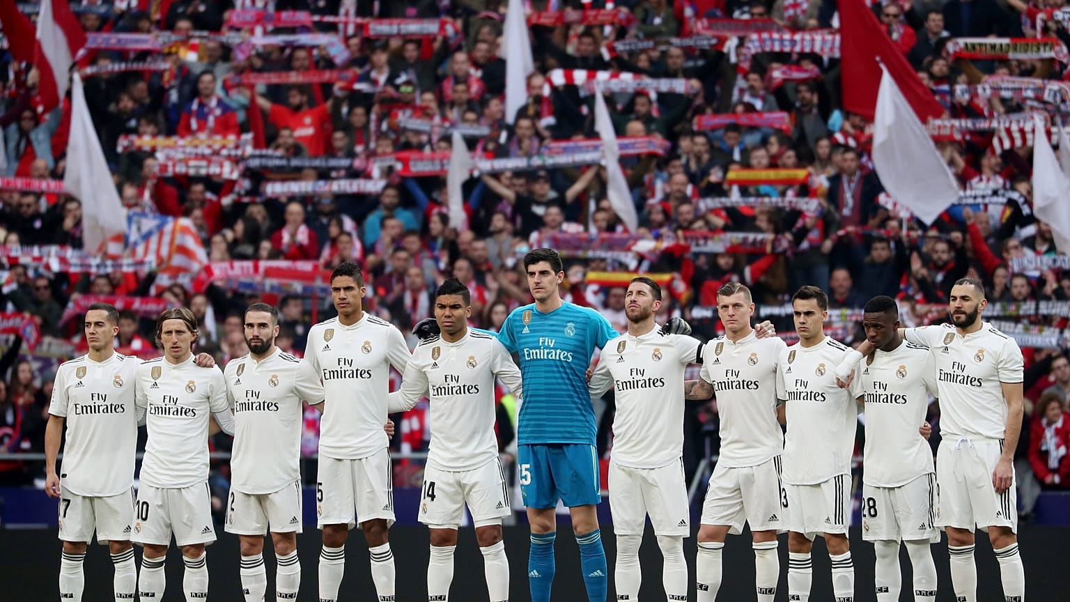 صورة تذكارية للاعبي ريال مدريد قبيل مواجهة الديربي
