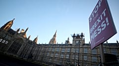 Brexit: May bittet Parlament um Geduld - "Müssen jetzt alle die Nerven behalten"