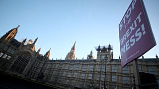 Brexit: Мэй вновь просит об отсрочке
