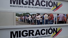 Personas cruzan la frontera entre Colombia y Venezuela. 9 de febrero, 2019.