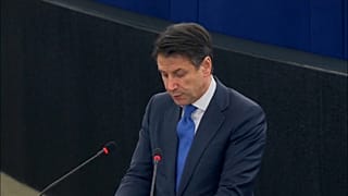 Conte critica la falta de "solidaridad" europea en materia de inmigración
