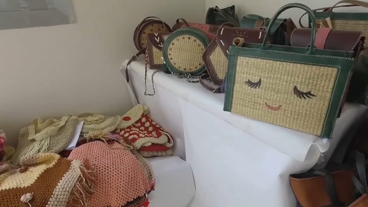 مصر: إعادة تدوير مخلفات الموز تخلق فنّاً وفرصاً للعمل
