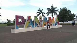 Arábia Saudita e Panamá em "lista negra" por causa de "dinheiro sujo"