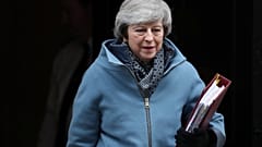 Mays Spiel auf Zeit: Brexit-Chefunterhändler verplappert sich