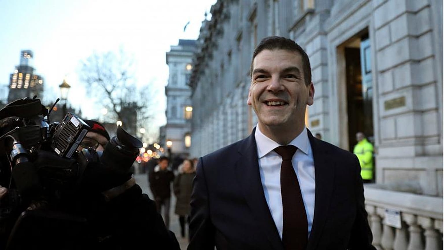 Brexit, retroscena - May pensa all'ultimatum: proroga o voto per l'accordo?