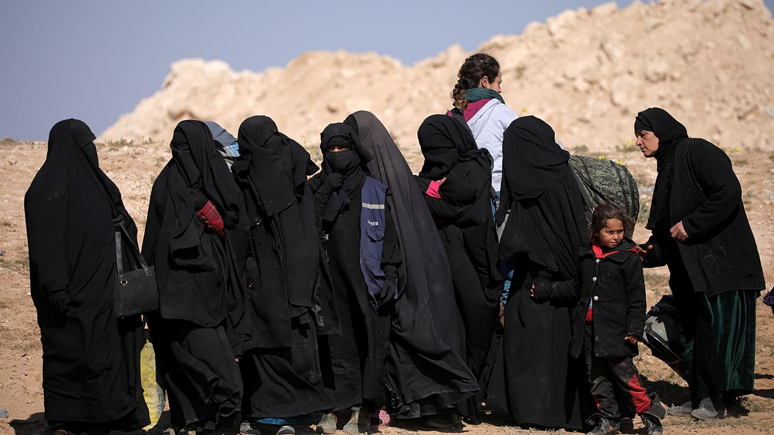 مدنيون في منطقة الباغوز شرق سوريا