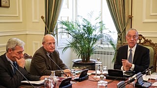 Augusto Santos Silva vai a Luanda preparar a visita de Marcelo Rebelo de Sousa