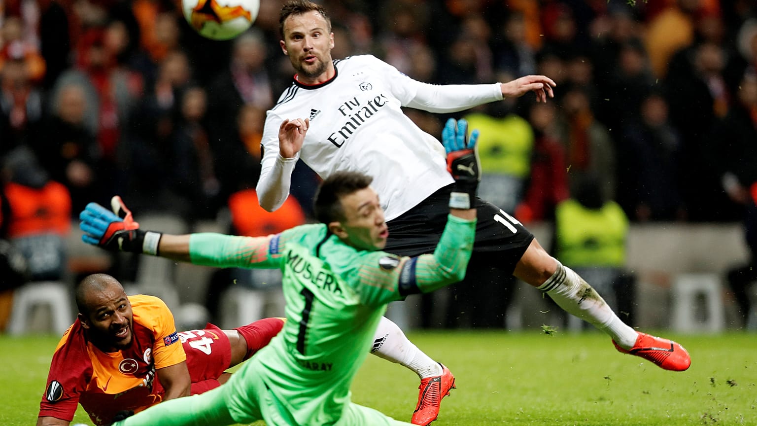 Yeni transferler skora etki etti Galatasaray tur şansını zora soktu: 1-2