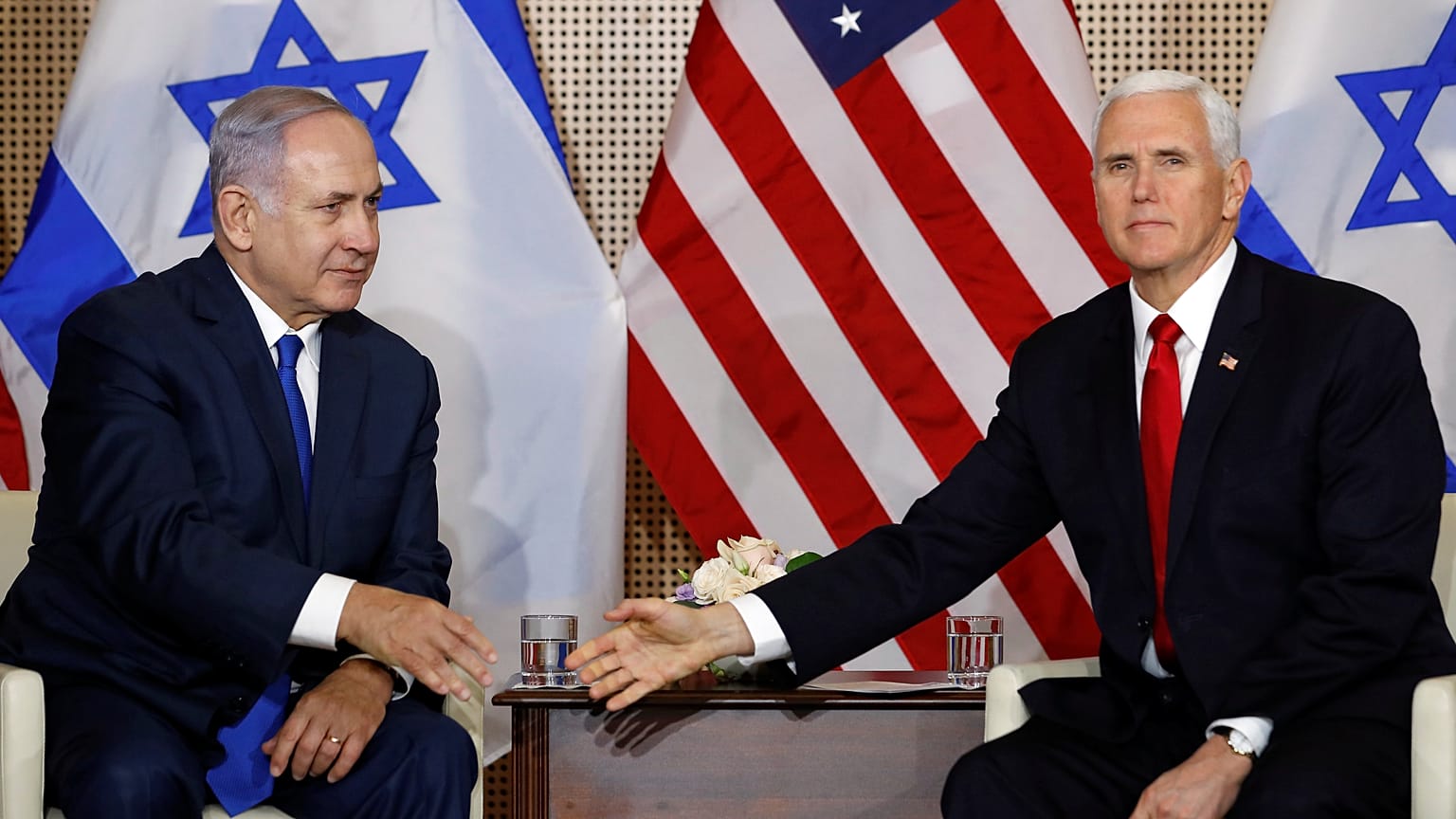 Varsavia, Pence: "Paesi europei si ritirino da accordo su nucleare"