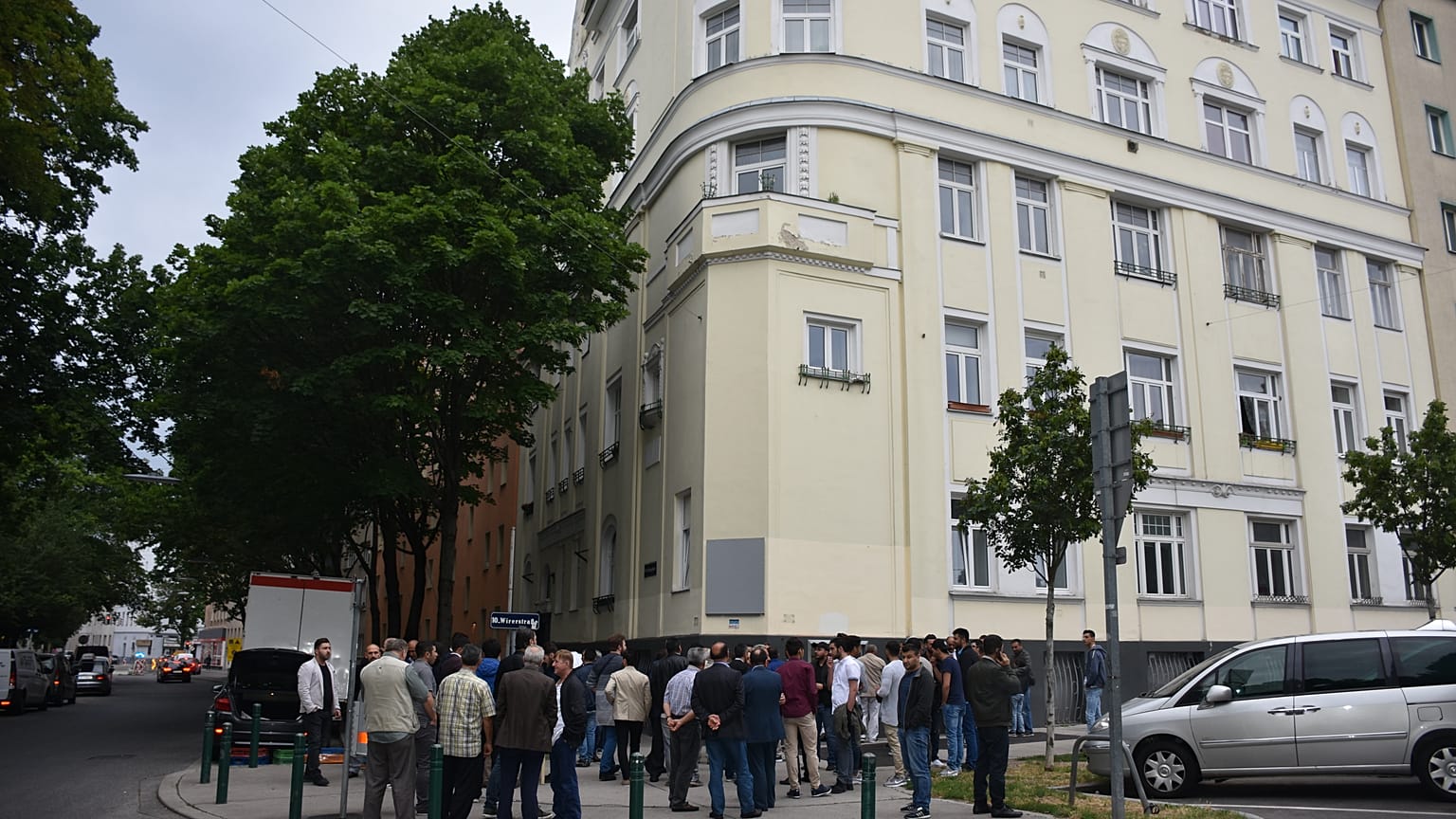 Avusturya'da mahkeme cami kapatma kararını iptal etti 
