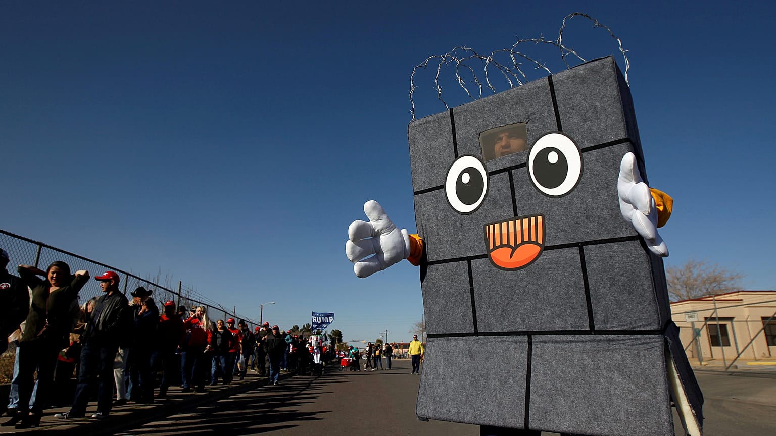 Trump évite un nouveau "shutdown", mais veut son mur anti-migrants à tout prix