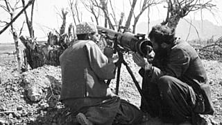 Kızıl Ordu'ya karşı savaşan Afgan gerillalar (1985)