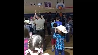 А вы видали, как полицейские пляшут?
