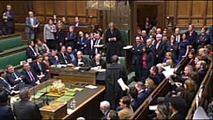 Brexit: Αυξάνεται η πίεση στην Μέι