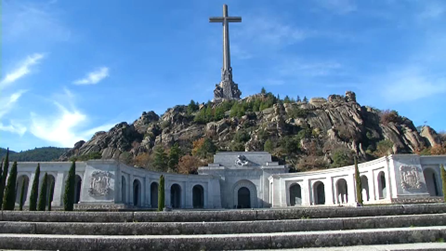 Sokan nem akarják, hogy rokonuk Franco sírja mellett nyugodjon