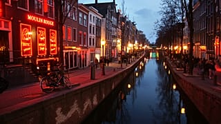 Amsterdam Belediye Başkanı: Fuhşun turist çekmesi aşağılayıcı ve kabul edilemez