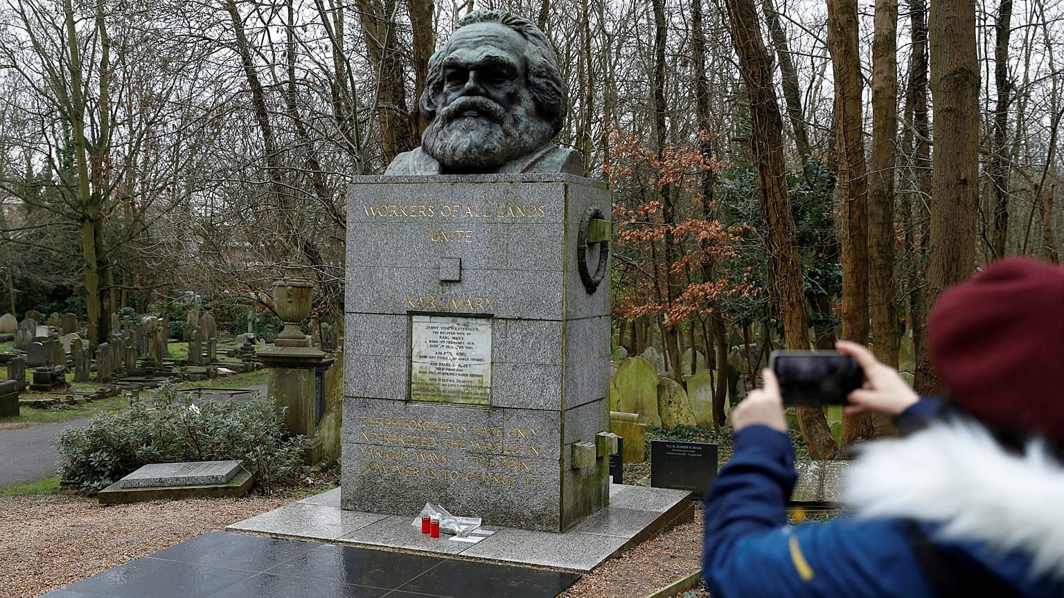 Alman filozof Karl Marx'ın mezarına son iki haftada 2'nci saldırı