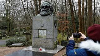 Alman filozof Karl Marx'ın mezarına son iki haftada 2'nci saldırı