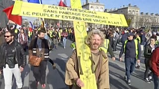 متظاهر من حراك السترات الصفراء