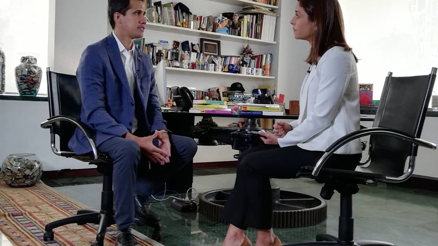 Juan Guiado talks with Euronews' Anelise Borges