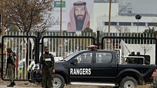 محمد بن‌سلمان در میان تدابیر شدید امنیتی وارد اسلام‌آباد شد