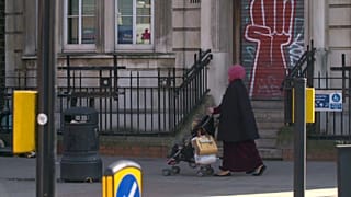 El controvertido retorno de una británica que huyó a Siria