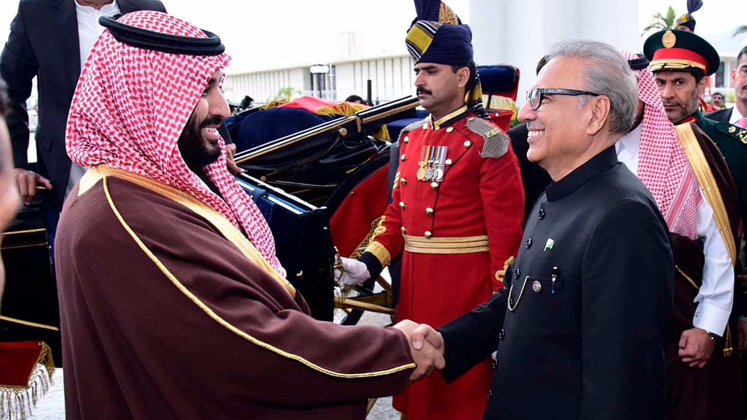 رئيس باكستان عارف ألفي مرحباً بولي العهد السعودي محمد بن سلمان 