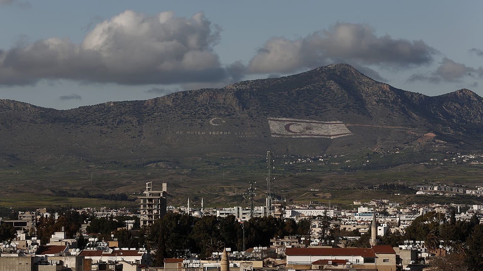 Κύπρος: «Δωρέαν» ρεύμα αξίας ενός δισ. ευρώ  στα κατεχόμενα!