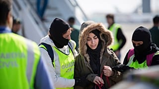 Autoridades españolas arrestaron a mujer marroquí en Barcelona, marzo 2015.