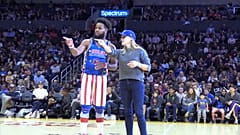 Oscar ödüllü oyuncu Reese Witherspoon'a Harlem Globtrotters gösterisinde sürpriz dans teklifi