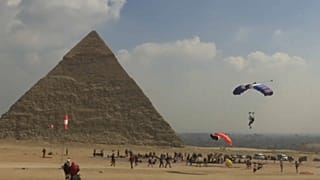 150 مغامرا سيقفزون بالمظلات فوق الأهرامات