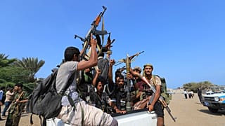 مقاتلون من جماعة الحوثي اليمنية في مدينة الحديدة