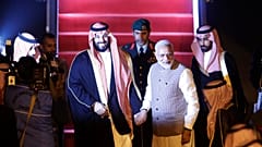 Hindistan Başbakanı Modi Prens Selman için protokolü yıktı
