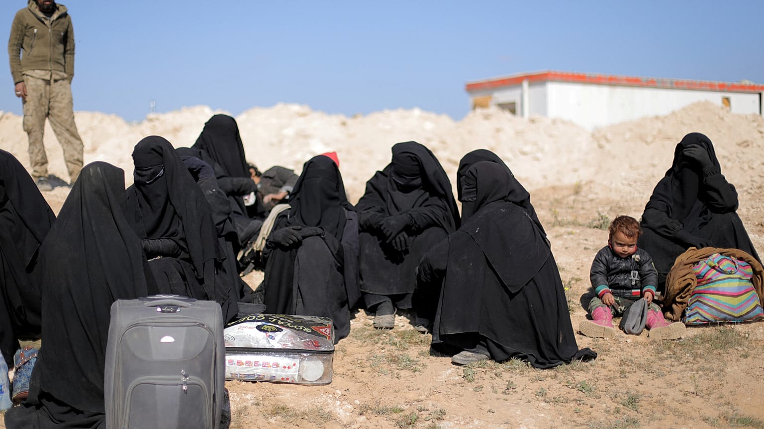 قوات سوريا الديمقراطية: إجلاء مدنيين من آخر معقل لتنظيم الدولة الإسلامية