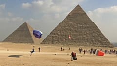 Ägypten: Mit Gleitschirmen über die Pyramiden von Gizeh