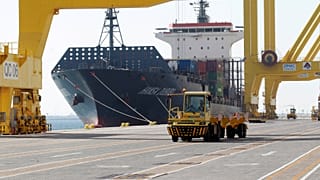 Birleşik Arap Emirlikleri Katar ambargosunu hafifletiyor