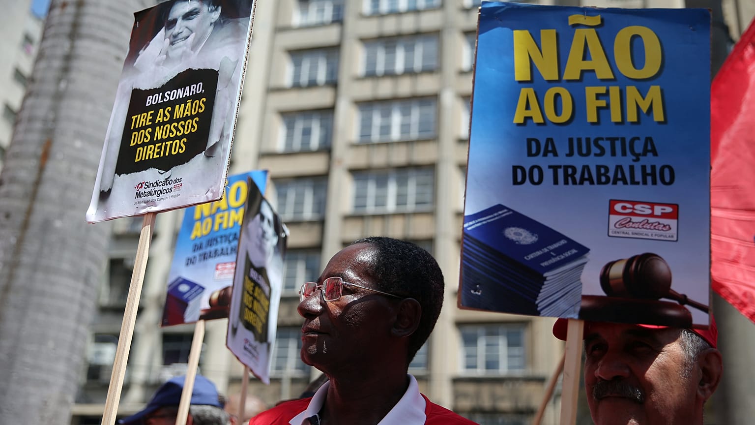 Bolsonaro quer mudar regime de pensões no Brasil