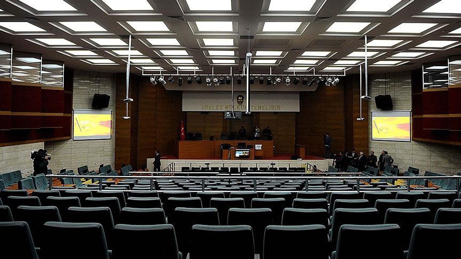 Can Dündar hüküm giymişti: Aydınlık Gazetesi çalışanları MİT TIR'ları haberinden ceza almayacak