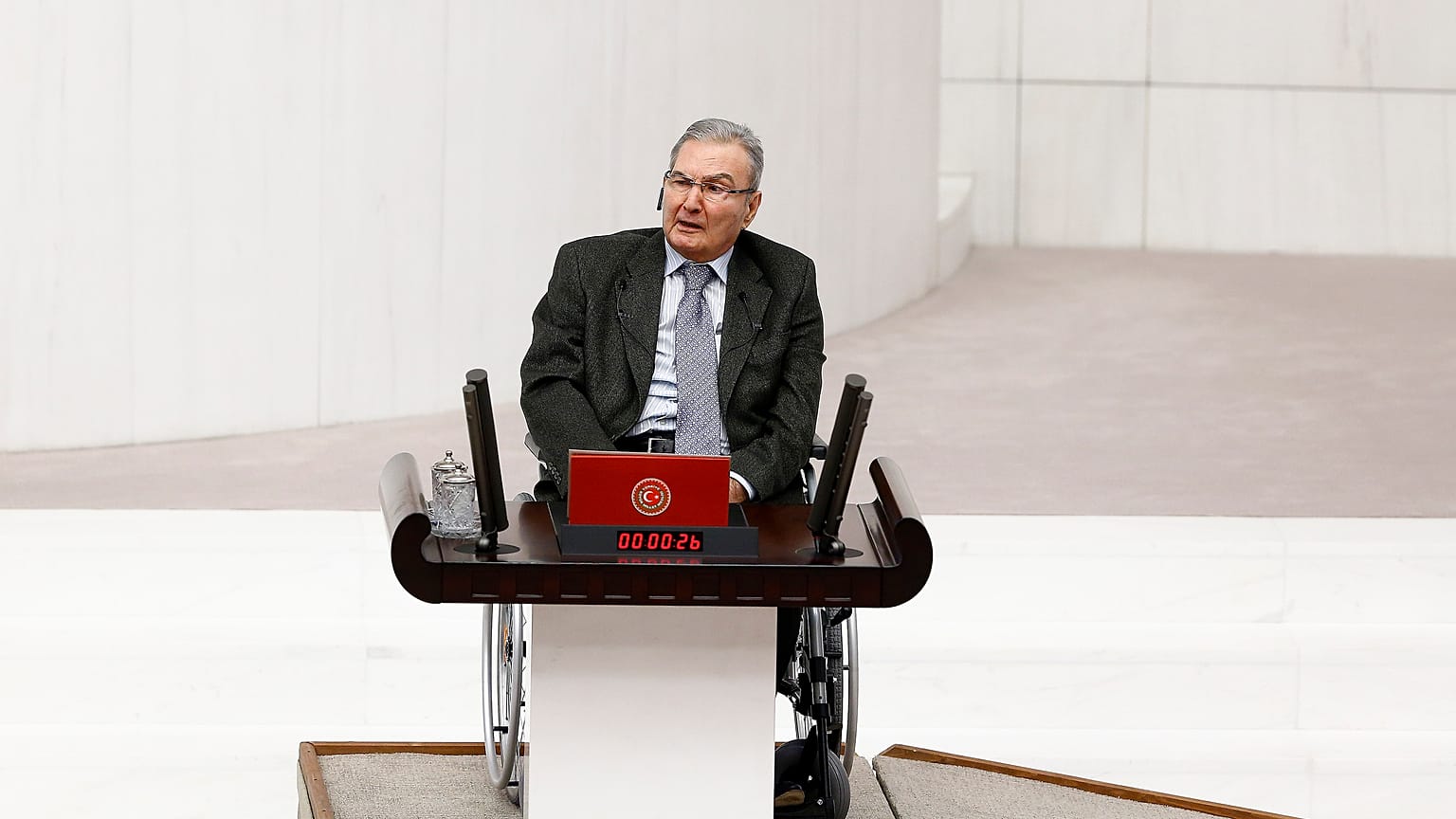 CHP Antalya Milletvekili Deniz Baykal Meclis'te yemin etti